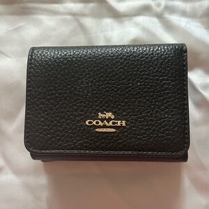 Coach women’s Signature Canvas Card Holder Wallet